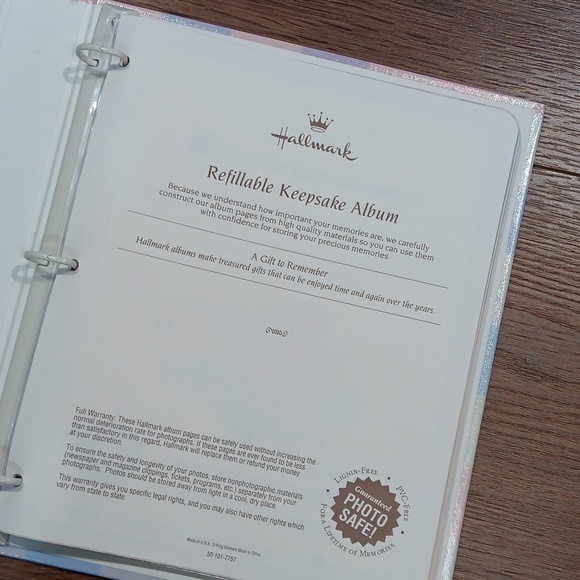 NWOT.. HALLMARK WINNIE THE POOH BABYS FIRST 5 YEARS MEMORY BOOK.. #5720 - Picture 4 of 8